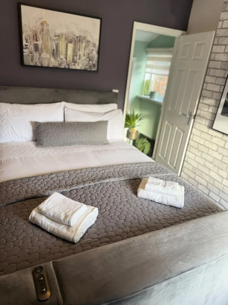 King bedroom at the Shropshire Retreat house, Telford
