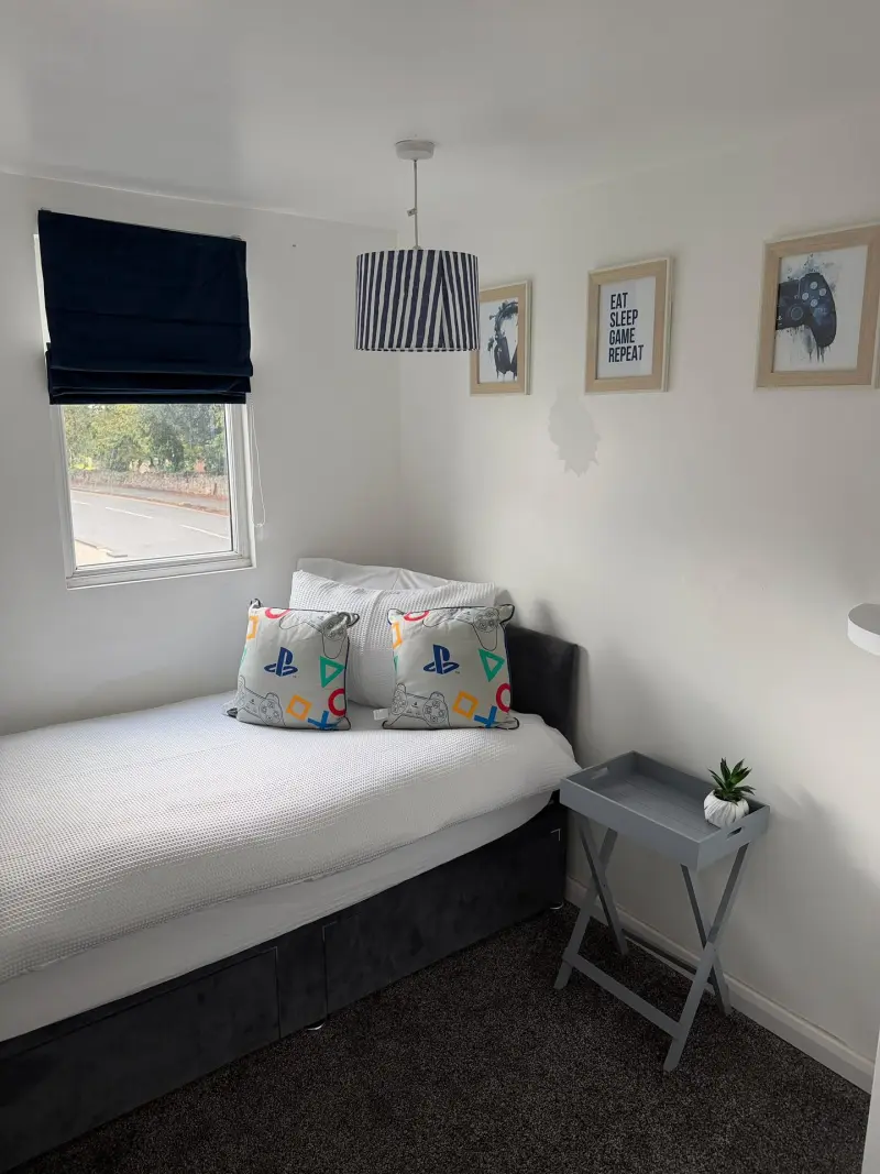 Single bedroom at the Shropshire Retreat house, Telford